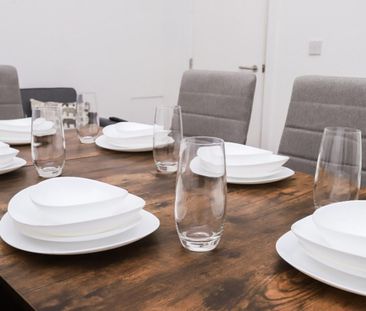 6 bedroom House To Let - Photo 1