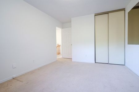 For Lease - 1069 Ripley Crescent, Oshawa, Ontario - Photo 5