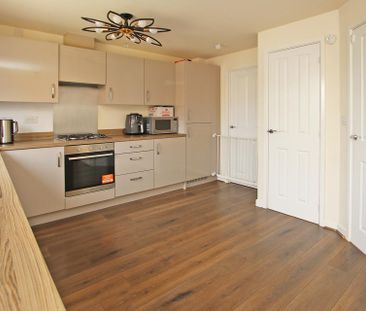 5 bedroom Detached house to rent - Photo 1