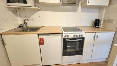 Studio Flat, High Street, N8 - Photo 4