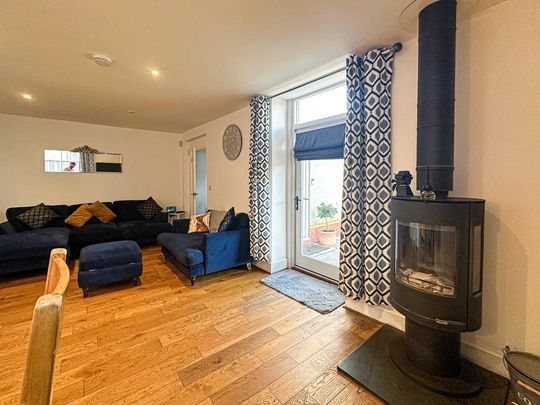 3 bedroom semi-detached house to rent - Photo 1