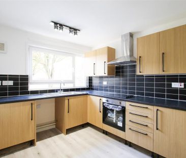 3 bedroom end of terrace house to rent - Photo 4