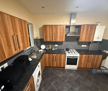 1 bedroom in a house share to rent - Photo 5