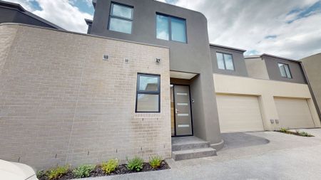 Fresh, Modern, and Minutes from the Beach - Photo 3