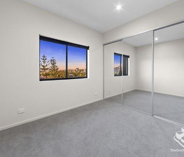 SPACIOUS TWO-BEDROOM APARTMENT IN WINDSOR! - Photo 1