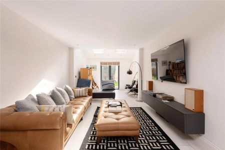 5 bedroom detached house to rent - Photo 3