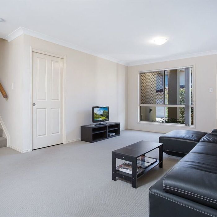 OWNER PAYS WATER BILL- Great location Unit in Mansfield State School Catchment - Photo 1