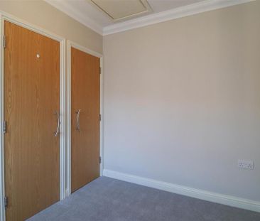 3 bedroom end of terrace house to rent - Photo 3