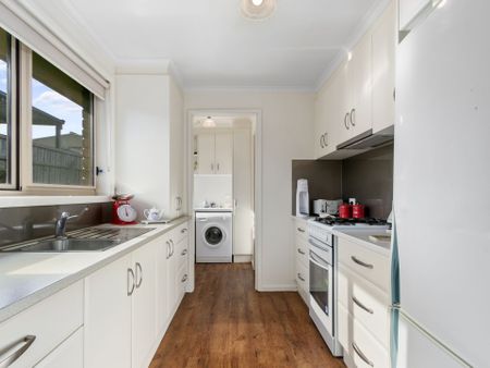 3 Bedroom Home ready to Go! - Photo 2