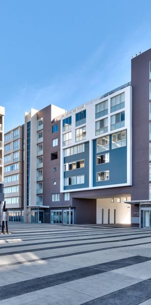 Air-conditioned studio apartment in Newcastle's popular Honeysuckle precinct by Newcastle harbour. - Photo 1