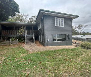 HIDDEN GEM IN SOUTH GLADSTONE WITH OCEAN VIEW - Photo 3