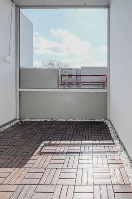 Top modern möbliertes 1-Zimmer-Appartement mit Loggia in Baumberg - Photo 1