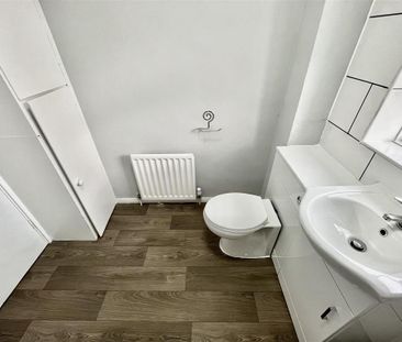2 bedroom end of terrace house to rent - Photo 3