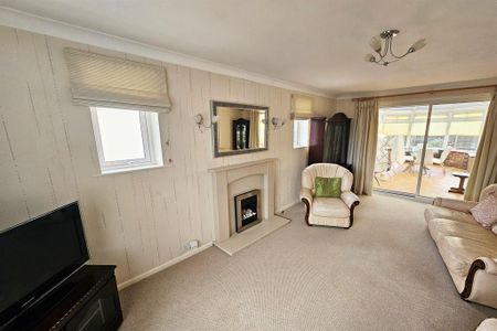 2 bedroom detached bungalow to rent - Photo 2