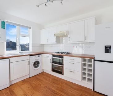 Corner House Parade Epsom Road, Ewell Village, KT17 - Photo 5