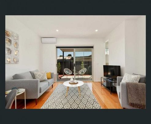 Modern Comfort & Convenience in Prime Fawkner Location - Photo 1