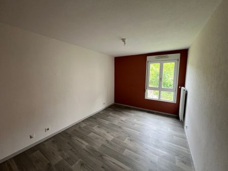 Location - Appartement T4 - 80 m² - Baume-les-Dames - Photo 4