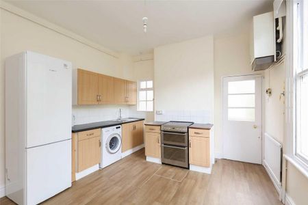 4 bedroom apartment to rent - Photo 3