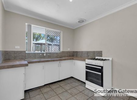 3x1 HOME IN CONVENIENT LOCATION - Photo 4