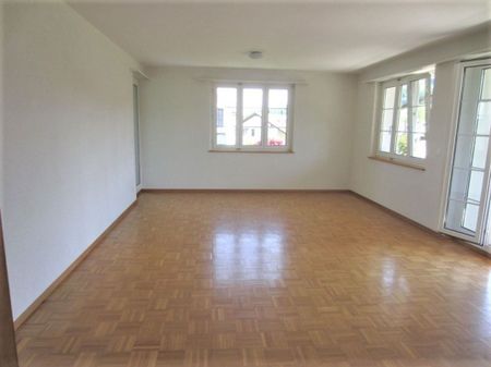 schöne und ruhige 4 1/2 Zimmer-Wohnung - Photo 5