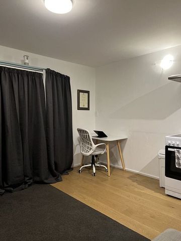 1 Bed, 1 Bath Unit in Newton With carpark! - Photo 2