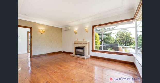 CLASSIC ART DECO HOUSE WITH LAKE & PARK VIEWS & MINUTES WALK TO PICNIC GROUNDS - Photo 1