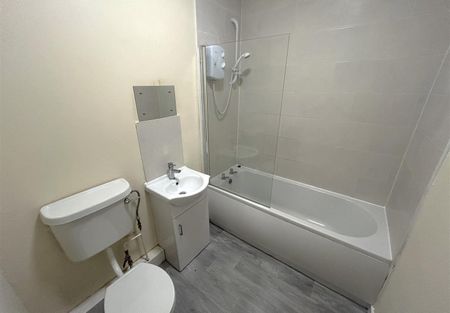 Flat 16 Beechwood Court, Halesowen Road, Cradley Heath - Photo 5