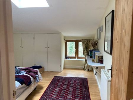 Spacious unfurnished first floor flat in a rural location with MOST BILLS INCLUDED. - Photo 4