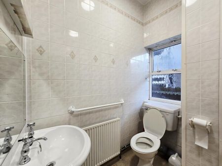 1 bedroom in a house share to rent - Photo 3