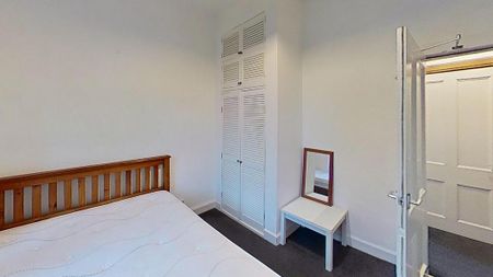 3 bedroom flat to rent - Photo 4