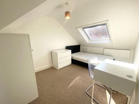 4 bedroom apartment to rent - Photo 5