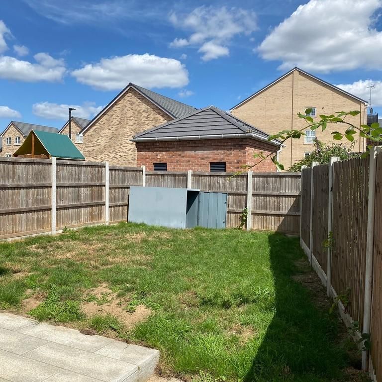 4 bedroom semi-detached house to rent - Photo 1