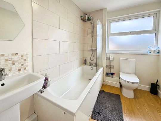 Fairview Avenue, Woking, Surrey, GU22 7NU - Photo 1