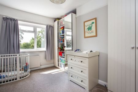4 bedroom semi-detached house to rent - Photo 2