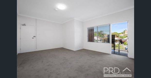 RENOVATED ONE-BEDROOM UNIT - Photo 1