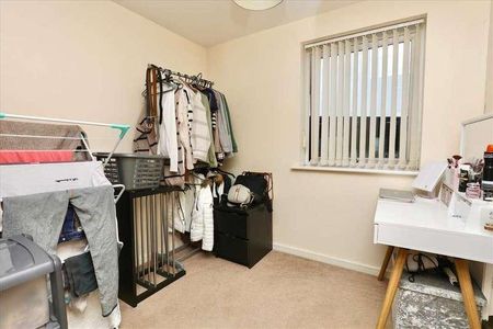 Dutton Court, Warrington, WA1 - Photo 4