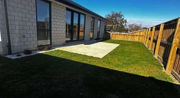 Great couple or small family home - Photo 1