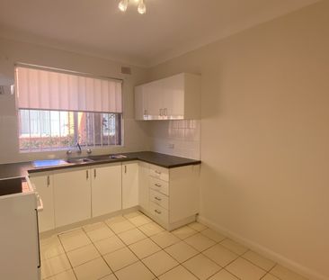 Modern 3 bedroom Unit - Photo 4