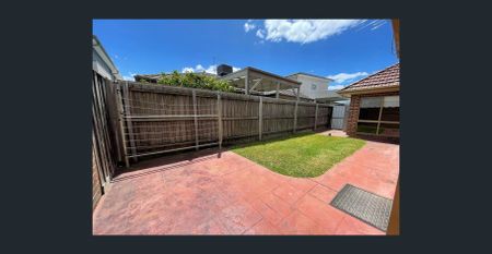 CHARMING FAMILY HOME WITH SPACE AND COMFORT - Photo 4