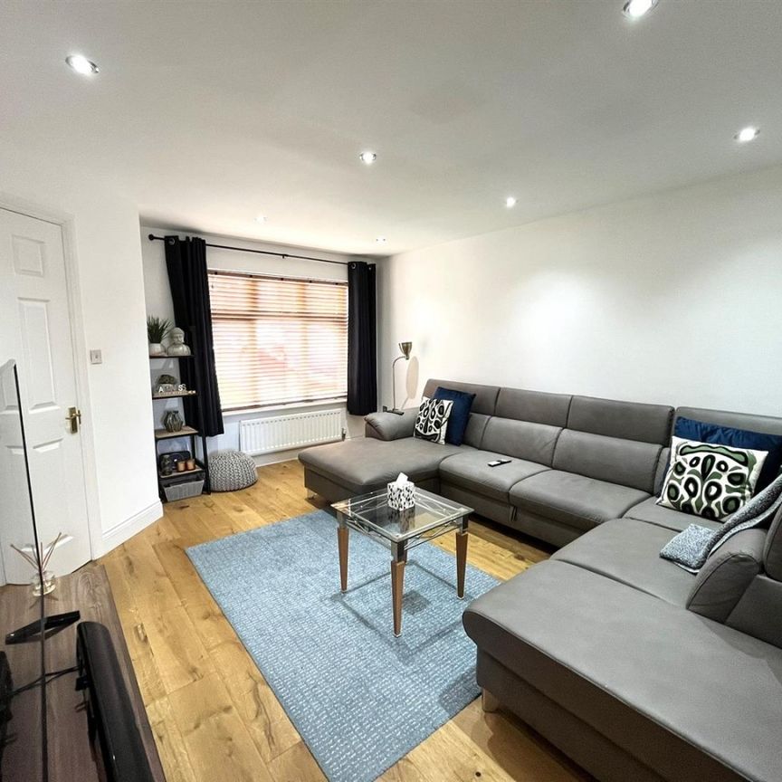 3 Bed End of terrace house For Rent - Photo 1