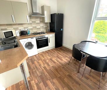 1 bedroom in a house share to rent - Photo 2
