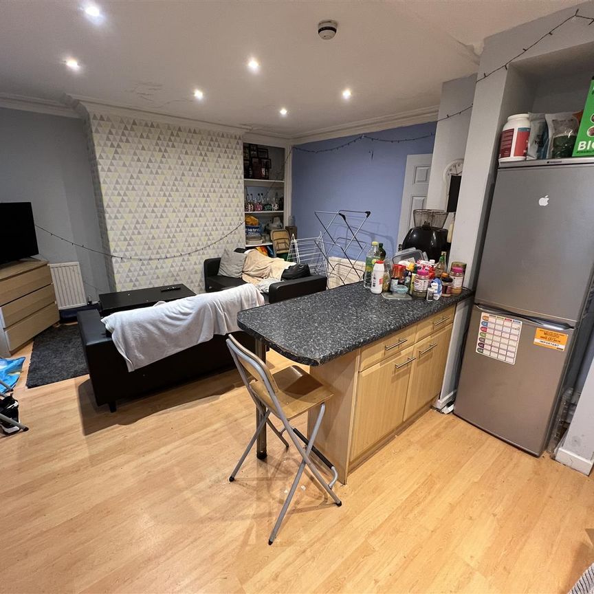 5 bedroom terraced house to rent - Photo 1