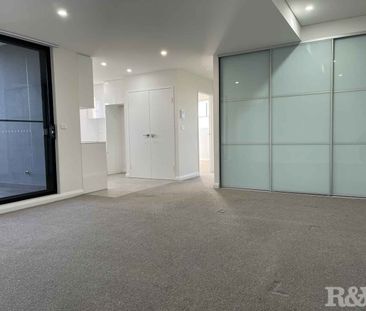 Well presented 2 bedroom apartment - Photo 4
