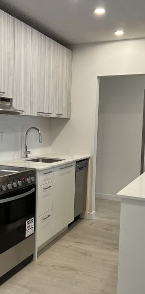 Gary Manor - Photo 1