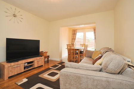 3 bedroom semi-detached house to rent - Photo 2