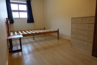 3 bedroom Flat in Kelso Heights, Leeds - Photo 5