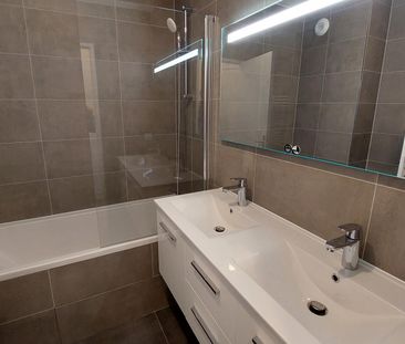 location Appartement T4 DE 91.3m² À PARIS - Photo 3