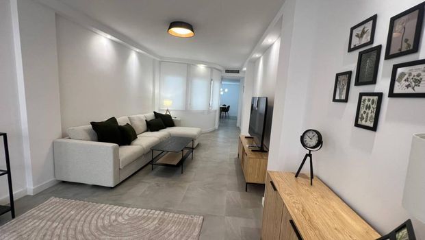 Modern apartments for longer stays in Torrevieja - Photo 1