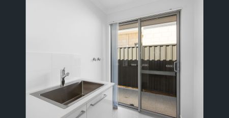 Stunning Family Home! - Photo 2