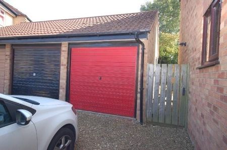 2 bedroom semi-detached house to rent - Photo 2